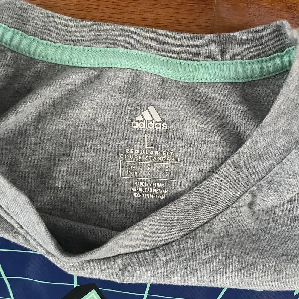 Adidas Boys Gray Skateboarding Logo Graphic Tee Size Large 14/16